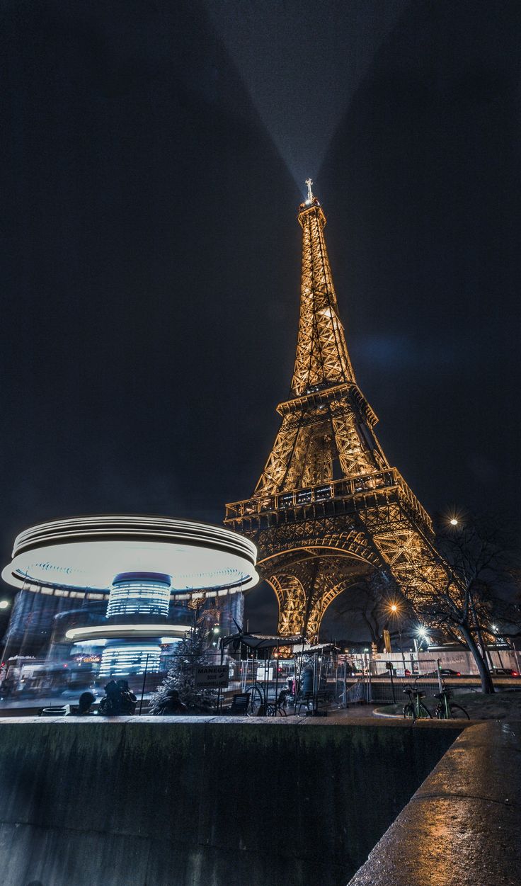 Hình nền Mô Hình Kỹ Thuật Số 3d Của Tháp Eiffel Trên Nền Màu Cam, Kết Xuất  3d Hoạt Hình Tháp Eiffel Màu Xanhmàu Vàng Trên Nền Sáng Màu Cam, ảnh Chụp